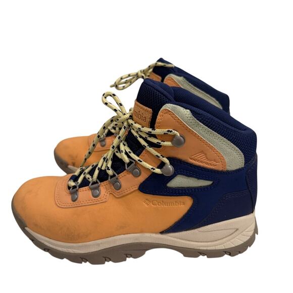 Columbia Newton Ridge Plus Womens Size 8.5 Peach/Blue Hiking Boots Waterproof - Picture 1 of 7